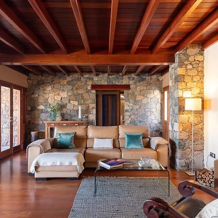 Villa Homeforguest Oasis With Swimming Pool In 4000m2 Garden Triquivijate