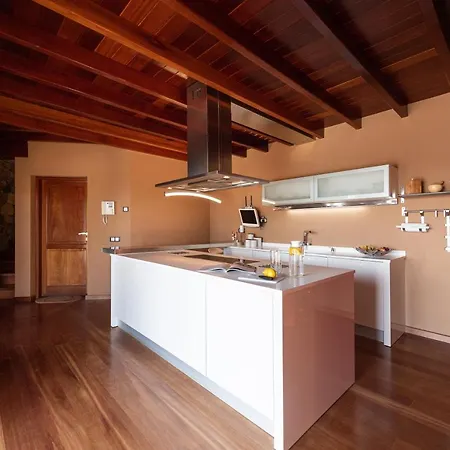 Homeforguest Oasis With Swimming Pool In 4000m2 Garden Villa Triquivijate