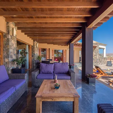 Homeforguest Oasis With Swimming Pool In 4000m2 Garden Villa Triquivijate