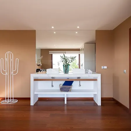 Villa Homeforguest Oasis With Swimming Pool In 4000m2 Garden